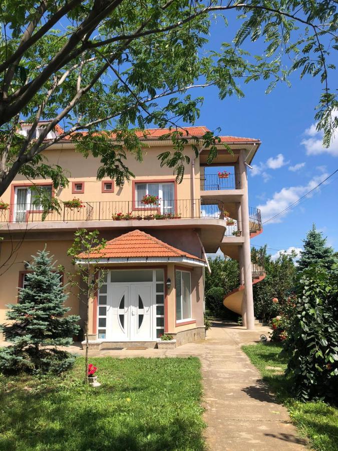 Hotel Heaven Garden Două Mai Exteriér fotografie
