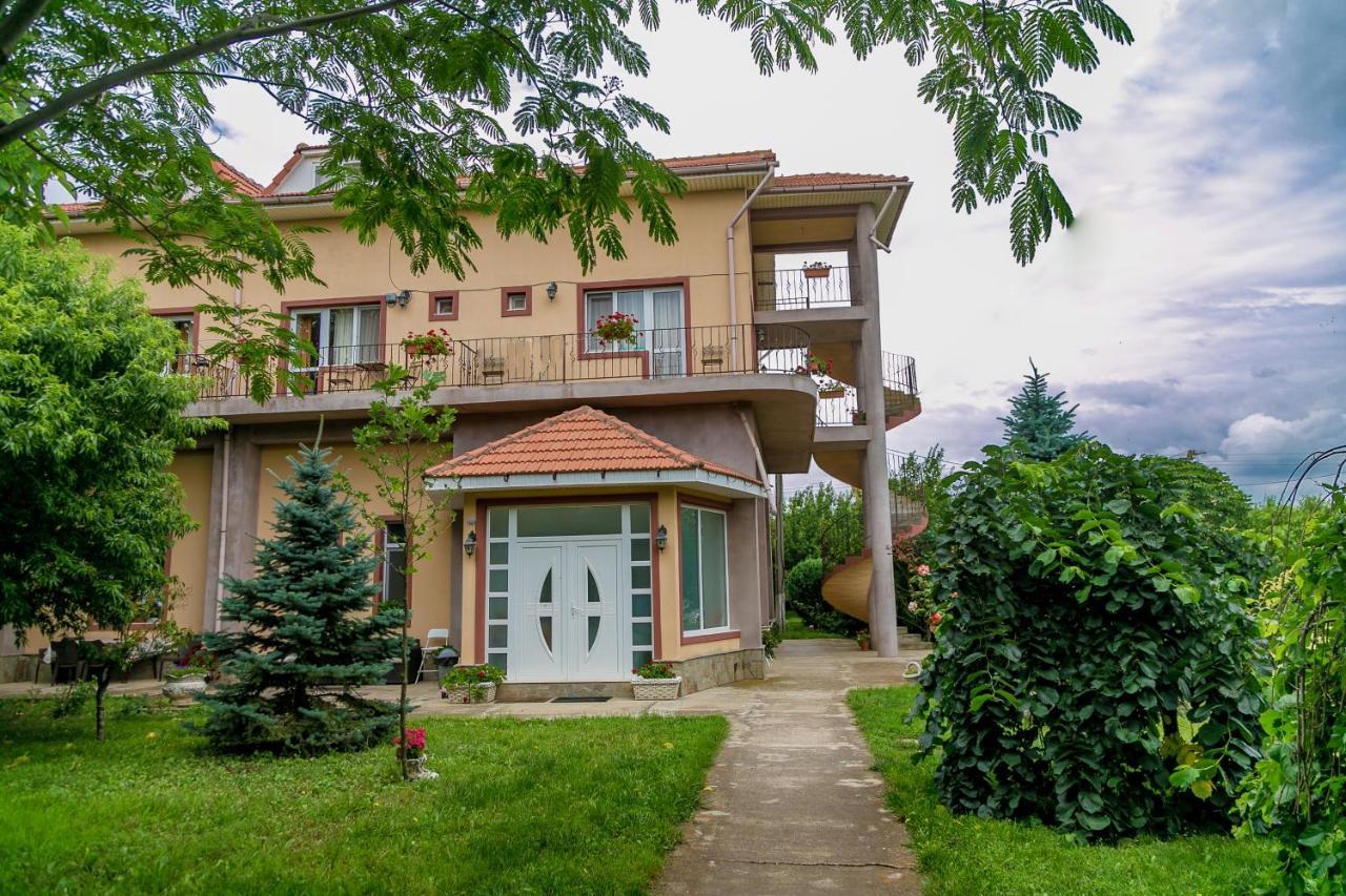 Hotel Heaven Garden Două Mai Exteriér fotografie