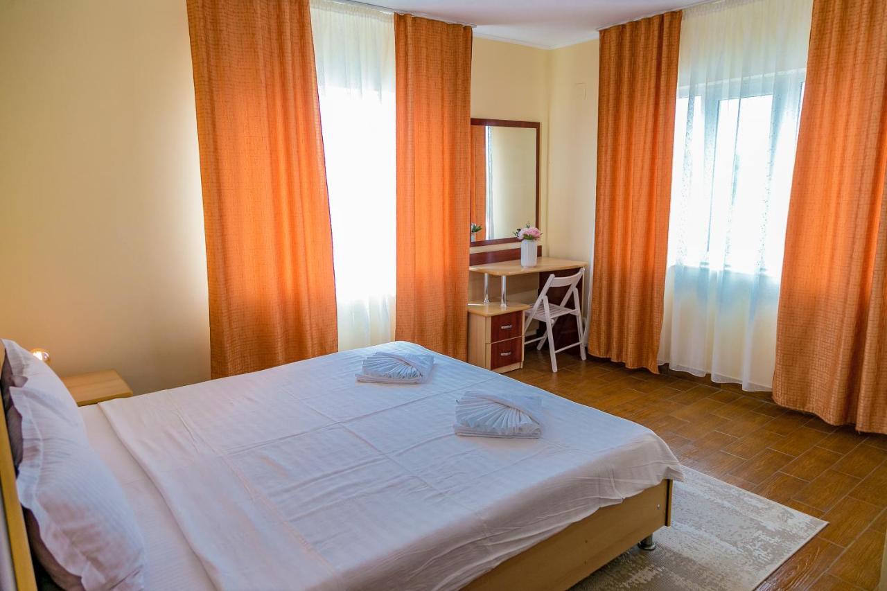 Hotel Heaven Garden Două Mai Exteriér fotografie